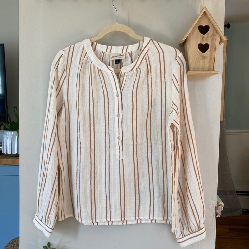 NWT Universal Threads cotton cream striped button blouse!